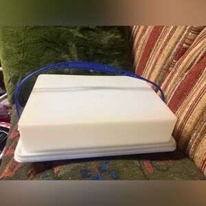 Tupperware Cake Carrier with Blue Handle